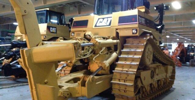 Delta Maritime Arranges Transshipment & Sea Transport of 2 CAT Dozers