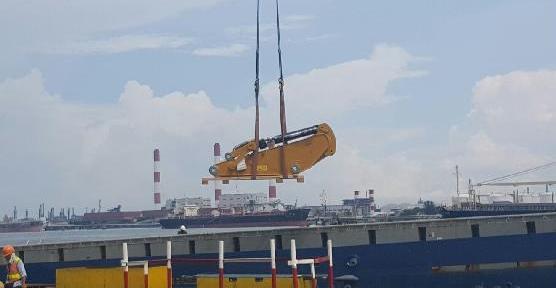 Cuchi Ship CAT Excavators from Singapore to Vietnam