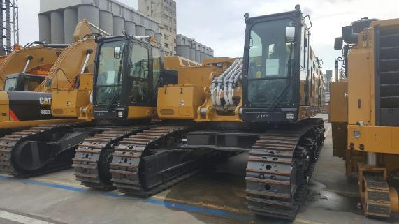 Cuchi Ship CAT Excavators from Singapore to Vietnam