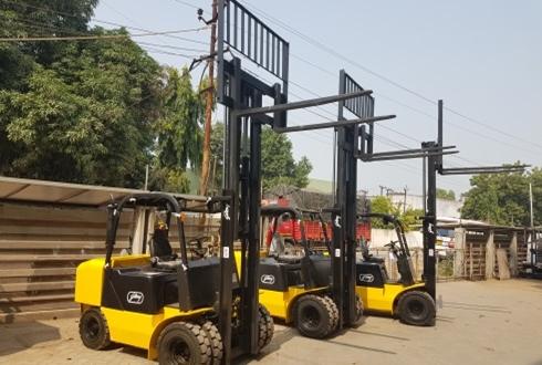 Express Global Logistics Going Green with Electric Forklifts