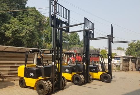 Express Global Logistics Going Green with Electric Forklifts