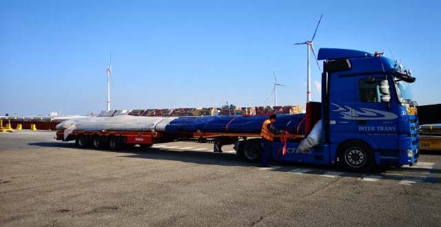 Europe Cargo with Loading of Pipes