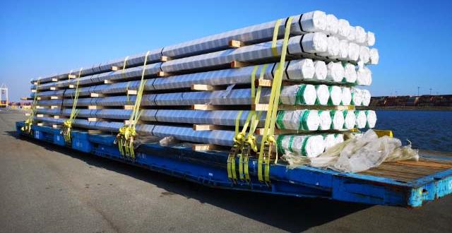 Europe Cargo with Loading of Pipes