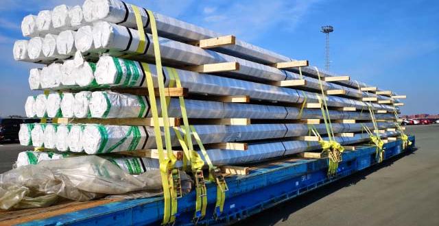 Europe Cargo with Loading of Pipes