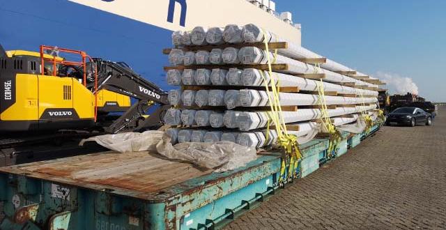 Europe Cargo with Loading of Pipes