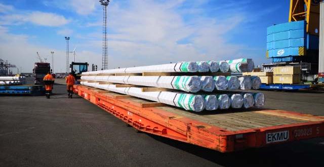 Europe Cargo with Loading of Pipes