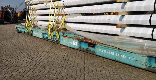 Europe Cargo with Loading of Pipes