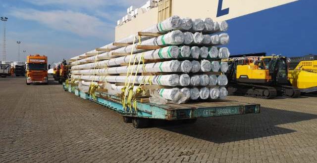 Europe Cargo with Loading of Pipes