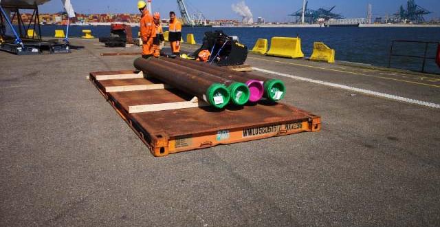 Europe Cargo with Loading of Pipes