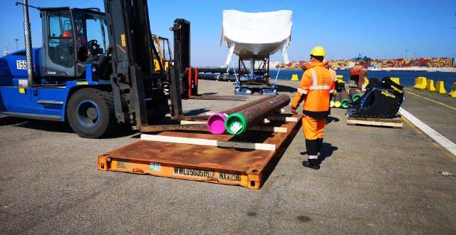 Europe Cargo with Loading of Pipes