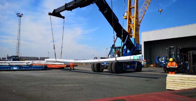 Europe Cargo with Loading of Pipes