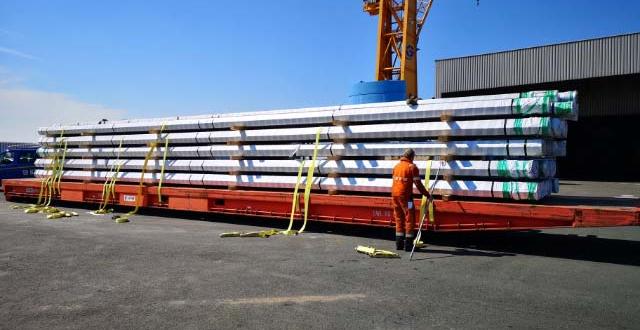 Europe Cargo with Loading of Pipes