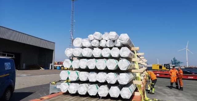 Europe Cargo with Loading of Pipes