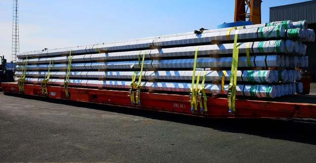 Europe Cargo with Loading of Pipes