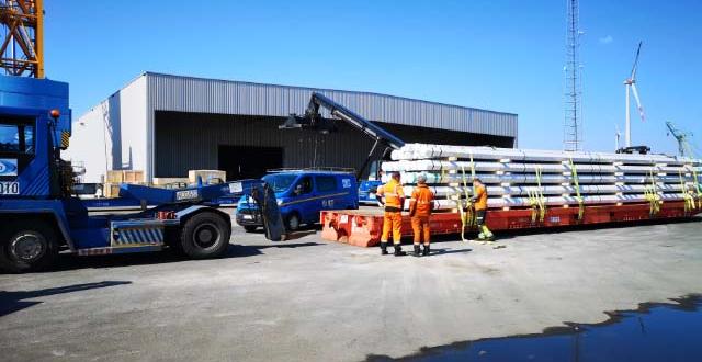 Europe Cargo with Loading of Pipes