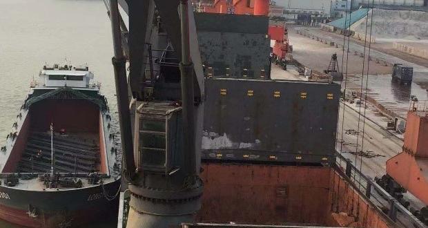 Eversail Logistics Handling Steel Billets in China