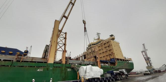 Fortune Italy Load Heavy Lift Cargo at Marghera