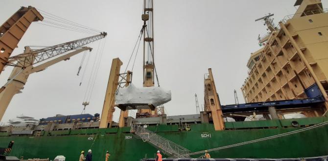Fortune Italy Load Heavy Lift Cargo at Marghera