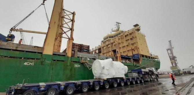 Fortune Italy Load Heavy Lift Cargo at Marghera