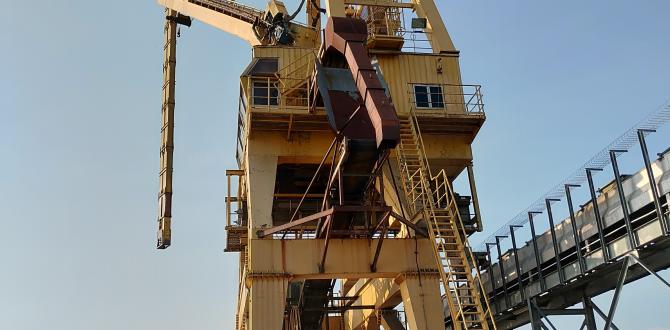 Megalift Shifts Two 31m Mechanical Unloaders in Malaysia Industrial Port