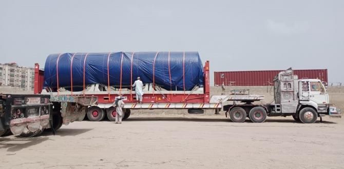 Star Shipping Busy De-Stuffing Cargo in Karachi