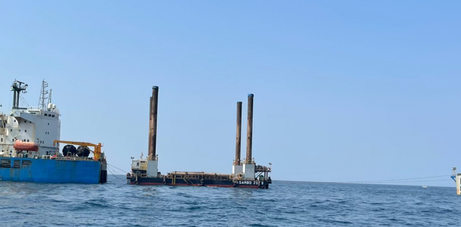 Wilhelmsen UAE Handles Jack-Up Barge Loaded on Semi-Submersible Heavy Lift Vessel