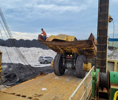 Nonpareil International Handle Challenging Export Shipment of Six Dump Trucks