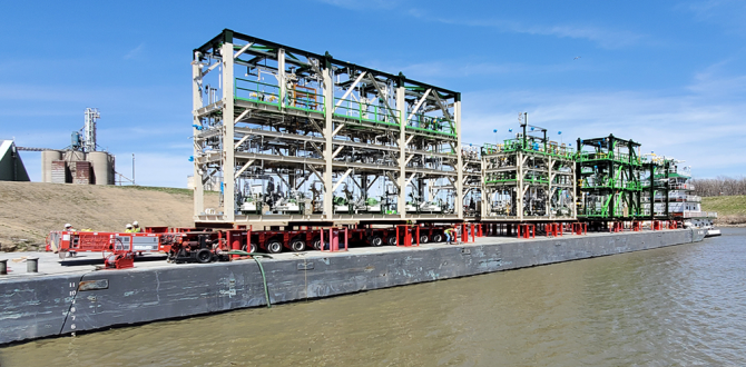 C.H. Robinson Assists in the Transport of 8 Modules by Barge