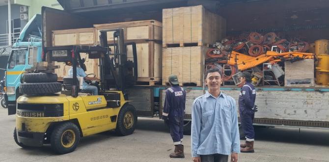 An Experienced Logistics Team at Lintas Cakrawala Logistik