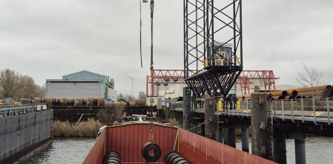 Europe Cargo Handle Transshipment Breakbulk Operation of Steel Pillars