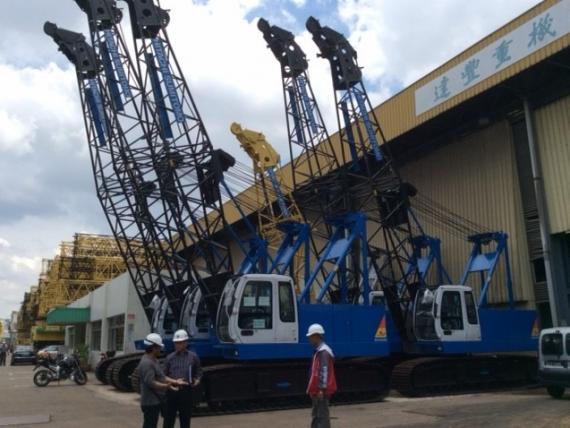 Transmodal Deliver Crawler Cranes from Singapore to the Philippines