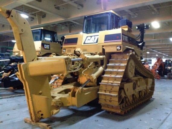 Delta Maritime Arranges Transshipment & Sea Transport of 2 CAT Dozers