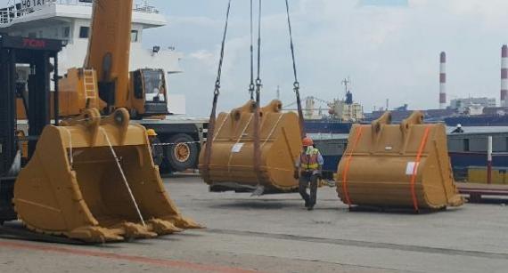 Cuchi Ship CAT Excavators from Singapore to Vietnam