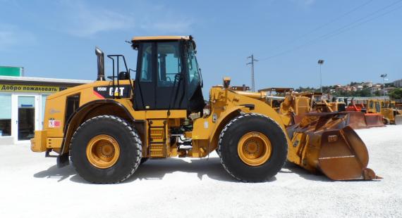 Titan Ship CAT Wheel-Loader from Italy to Uruguay