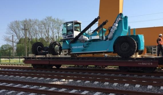 CF&S Transports New Konecranes Container Loader by Rail