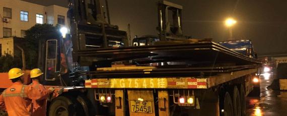 Columbia Pro-Rail Transport Services Load Steel Plates in Shanghai