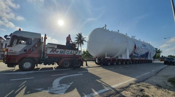 Megalift Handle 82tn Oil & Gas Pressure Vessel in Malaysia