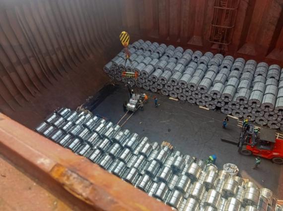 An Experienced Logistics Team at Lintas Cakrawala Logistik