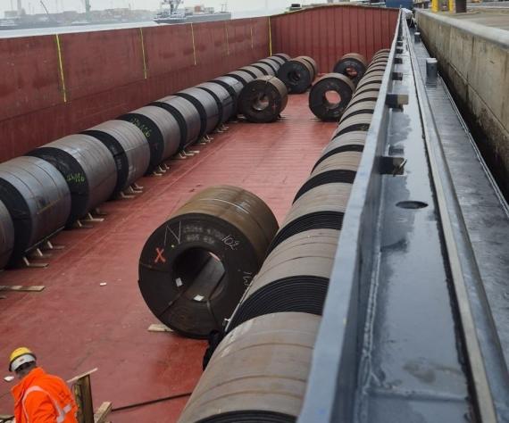 Europe Cargo Handle Transshipment Breakbulk Operation of Steel Pillars