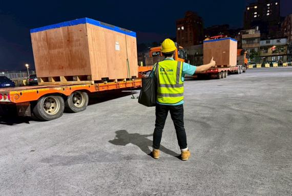 EZ Link & Naigai Trans Line Smoothly Handle Breakbulk Shipment