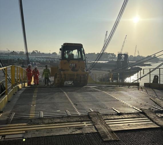 Nonpareil & WRL Australia with RORO Shipment of Dozer