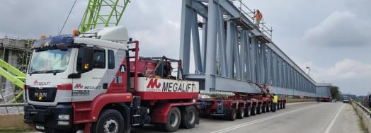 Megalift with Extraordinary Transport of 110m-Long Beam